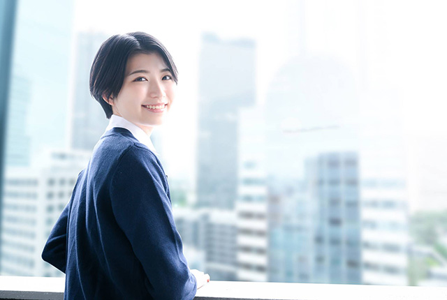 笑顔の女子学生