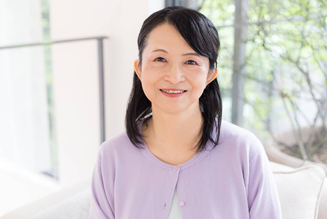 笑顔のシニア女性